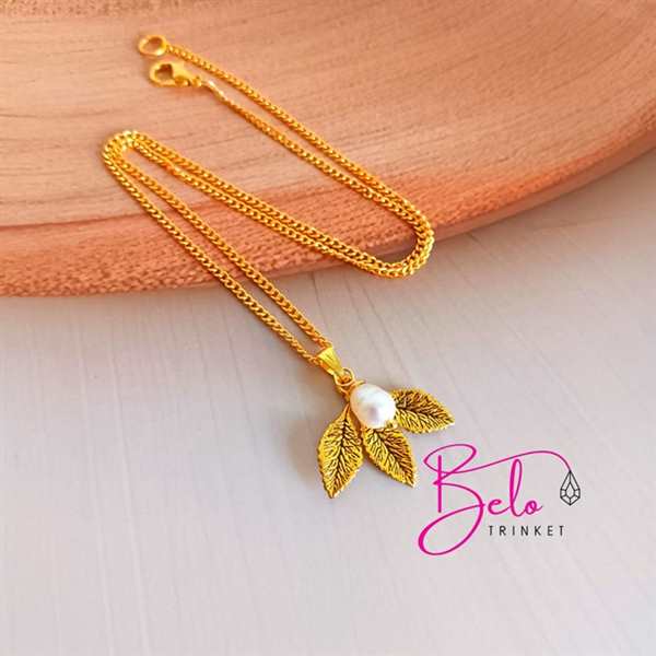 Dainty Antique golden leaf Chain necklace pendant