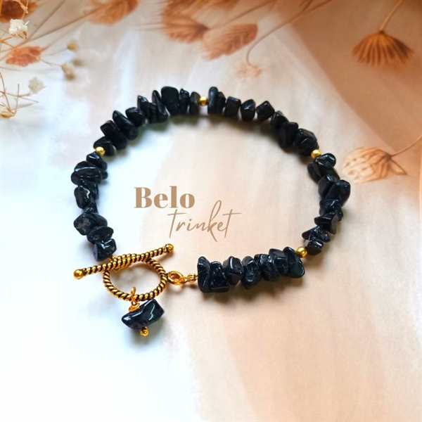 Dainty Golden Minimalist black gemstone Bracelet