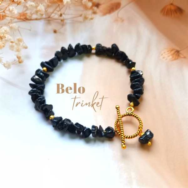 Dainty Golden Minimalist black gemstone Bracelet