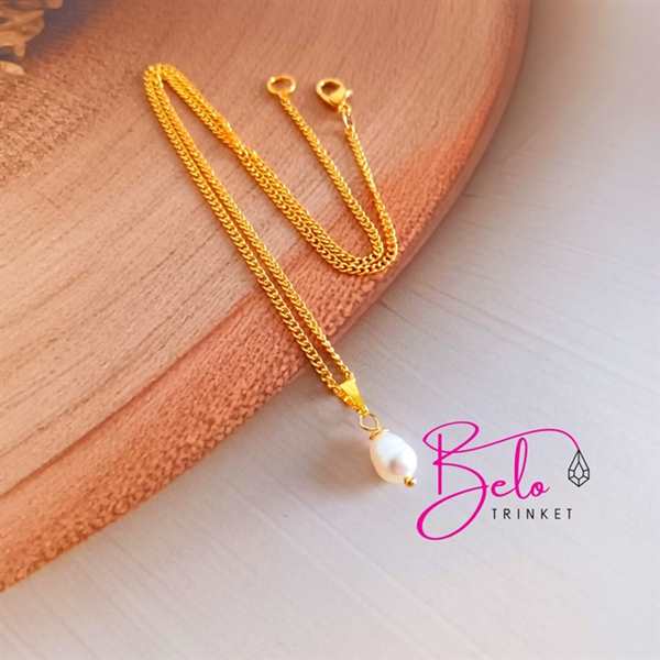 Dainty pearl necklace pendant chain